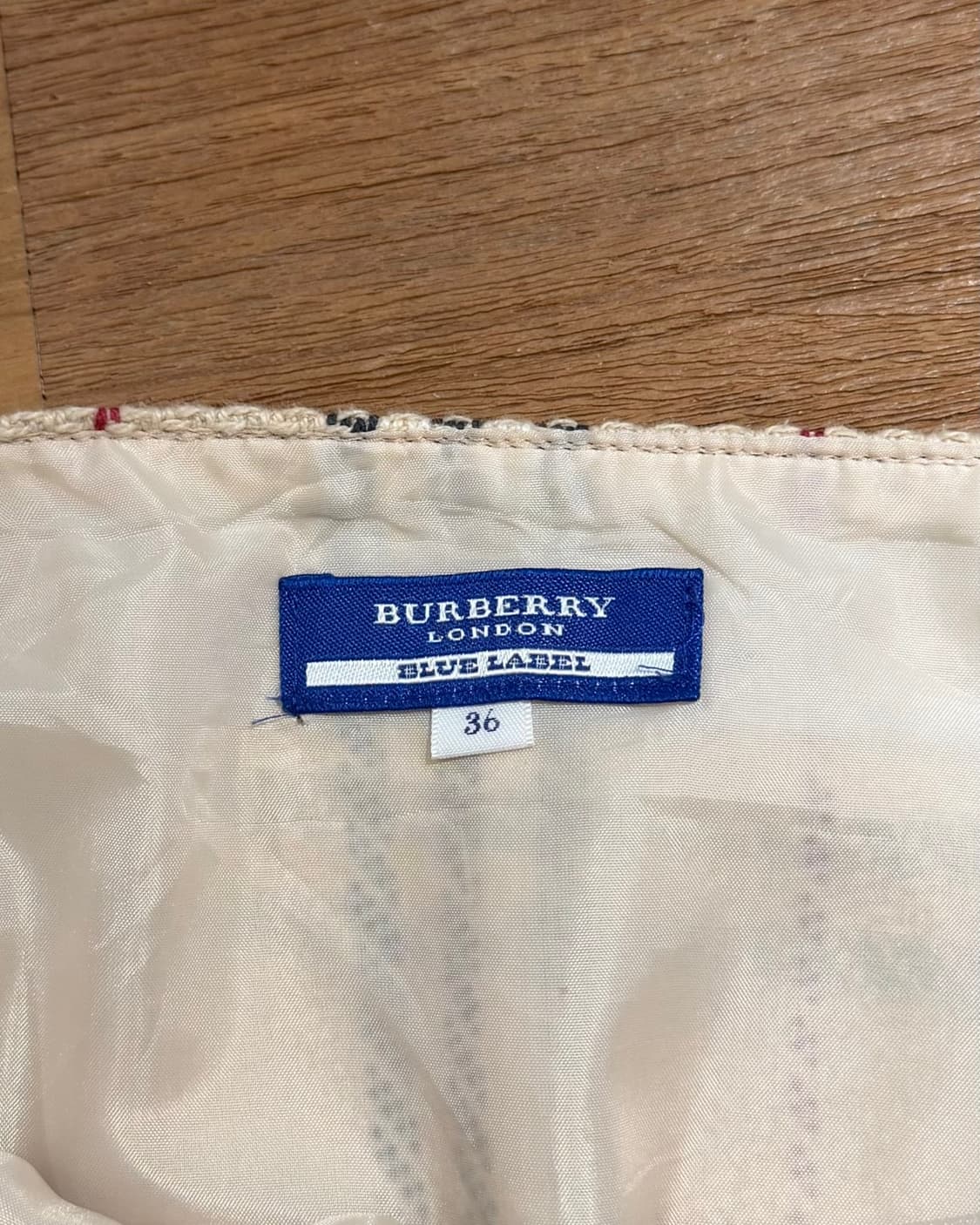 버버리 블루라벨 베이지 노바체크 미니스커트 상품이미지7