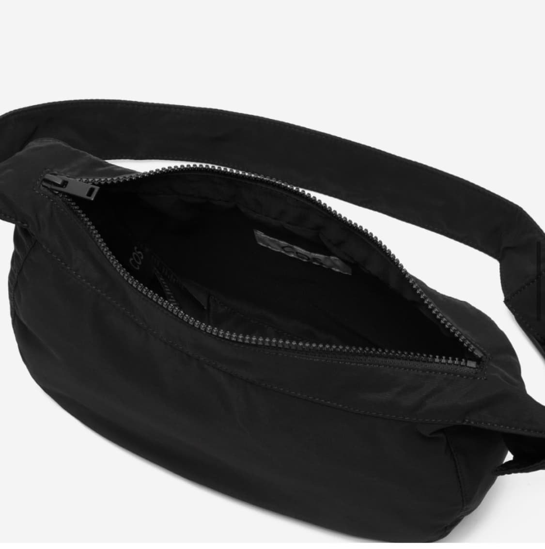 코스 나일론 크로스바디 새들백 상품이미지3