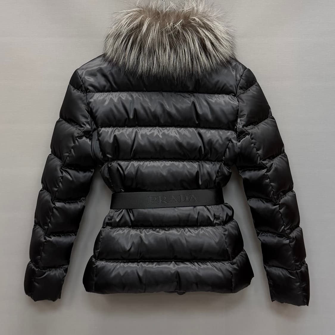 프라다 폭스퍼 트리밍 벨트 로고 숏 패딩 (33 44)  상품이미지4