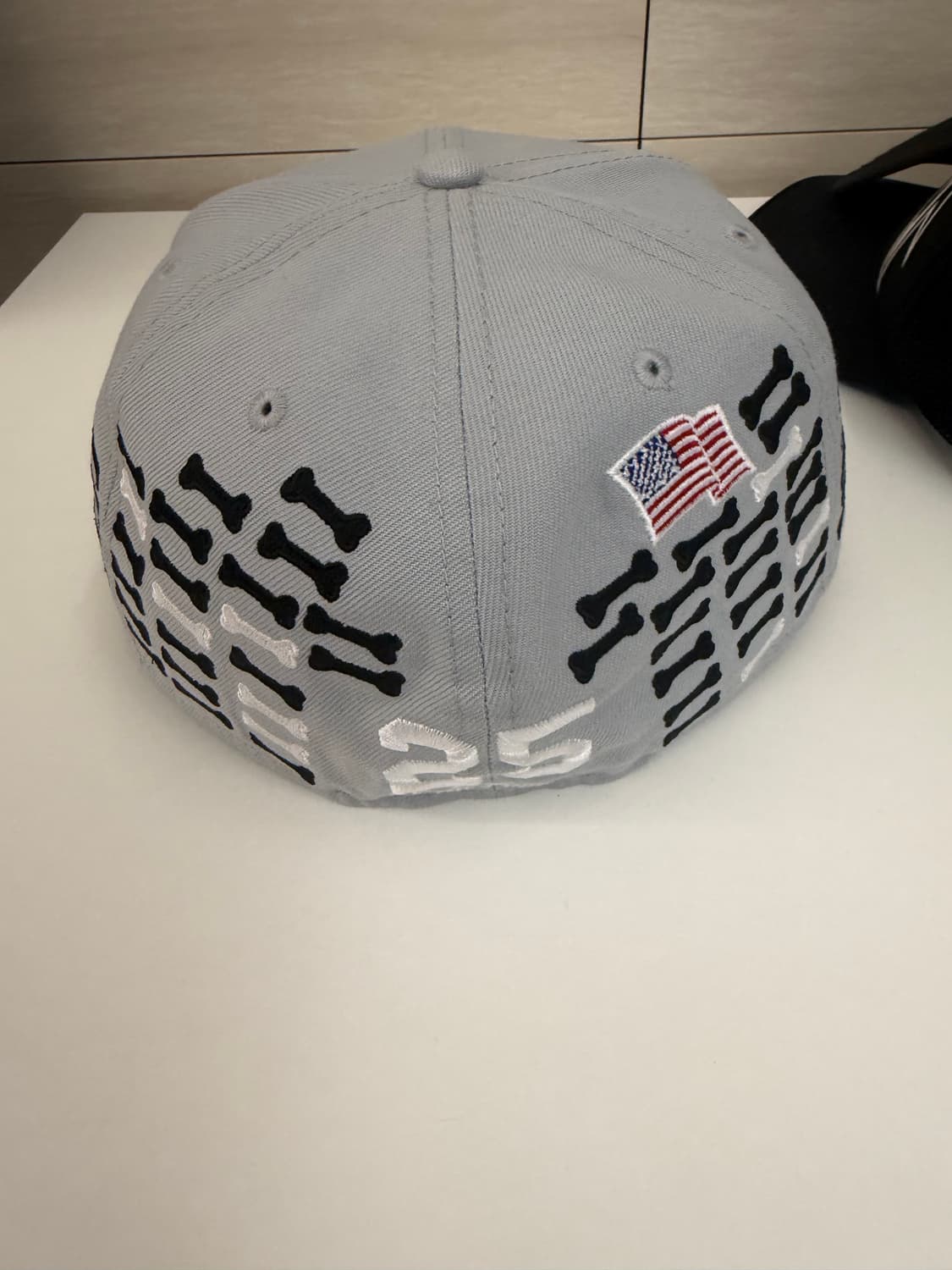 슈프림 뉴에라 59FIFTY 회색 캡모자 상품이미지2