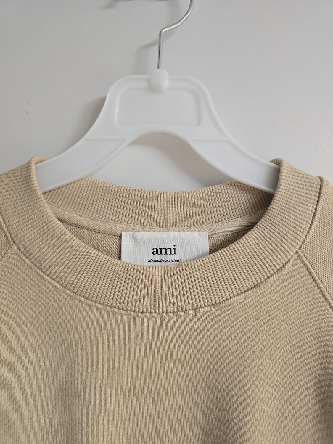 AMI 톤온톤 체인스티치 하트 로고 맨투맨 (L, 베이지) 상품이미지3