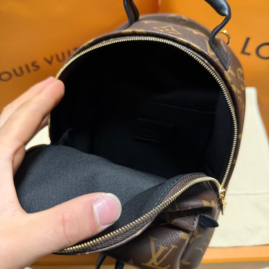 [새상품/선물가능] 루이비통 팜 스프링스 미니 백팩 상품이미지8