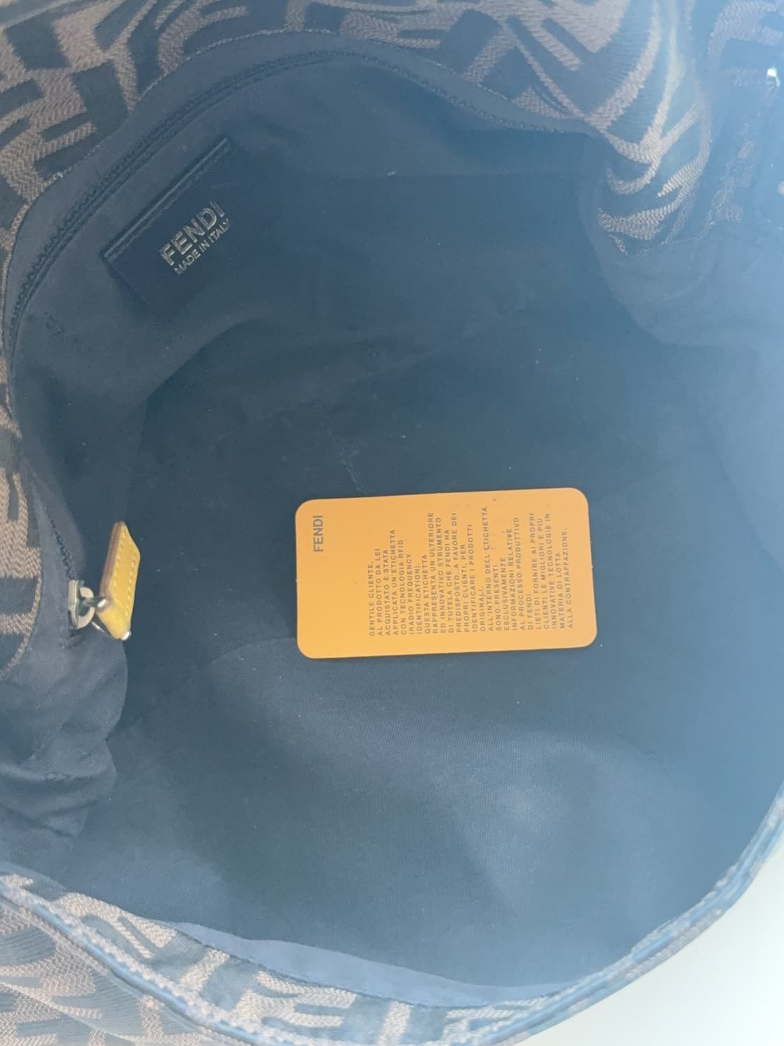 펜디 주카 바게트백 라지 상품이미지8