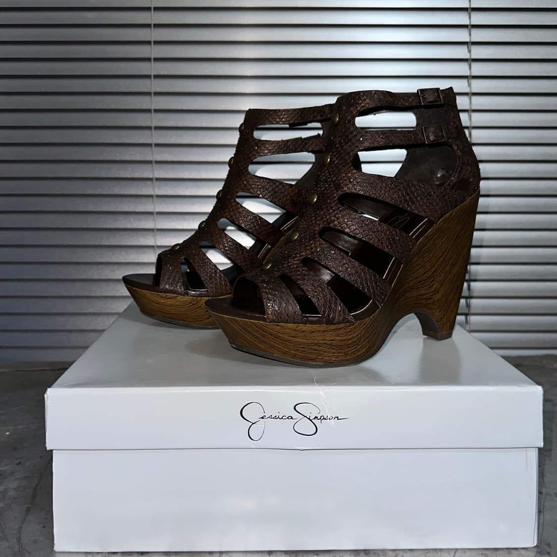 00s 데드스톡 뱀 패턴 가죽 앤 브라스 웨지 샌들 풀박스 상품이미지2