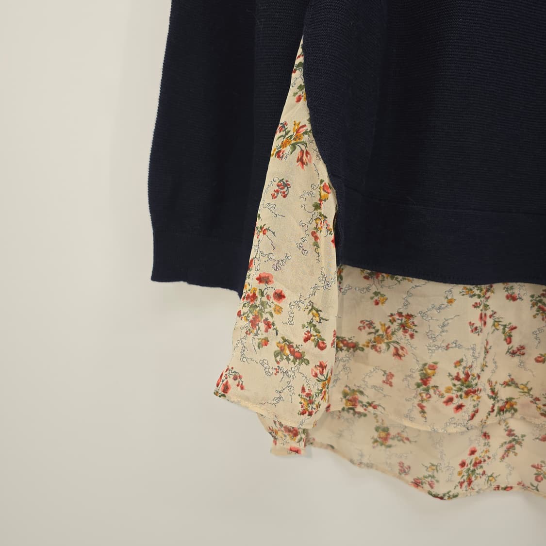 써스데이아일랜드 네이비 꽃무늬 레이어드 니트 상품이미지2