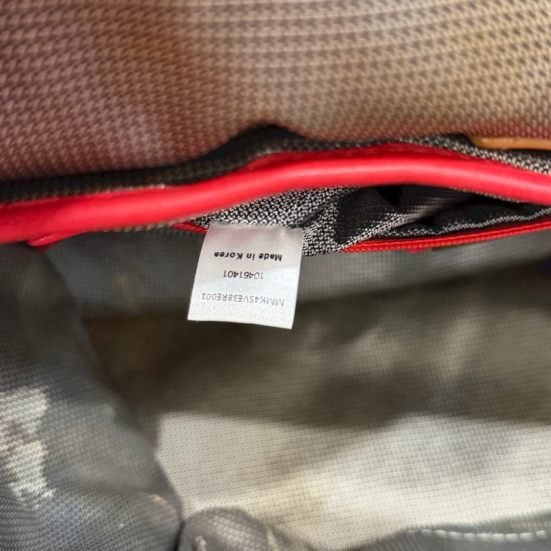 MCM 미니 백팩 모노그램 패턴 스터드 지퍼 포켓 디테일 레드 상품이미지7