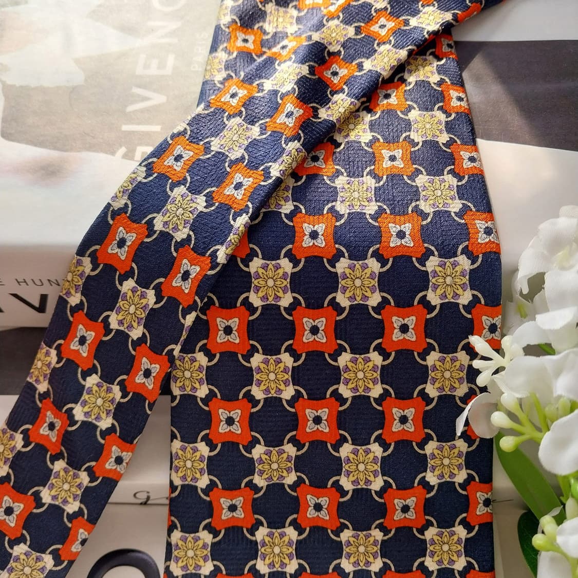 지방시 실크 네이비 기하 패턴 넥타이 9.9cm A+등급 K1628
 상품이미지2