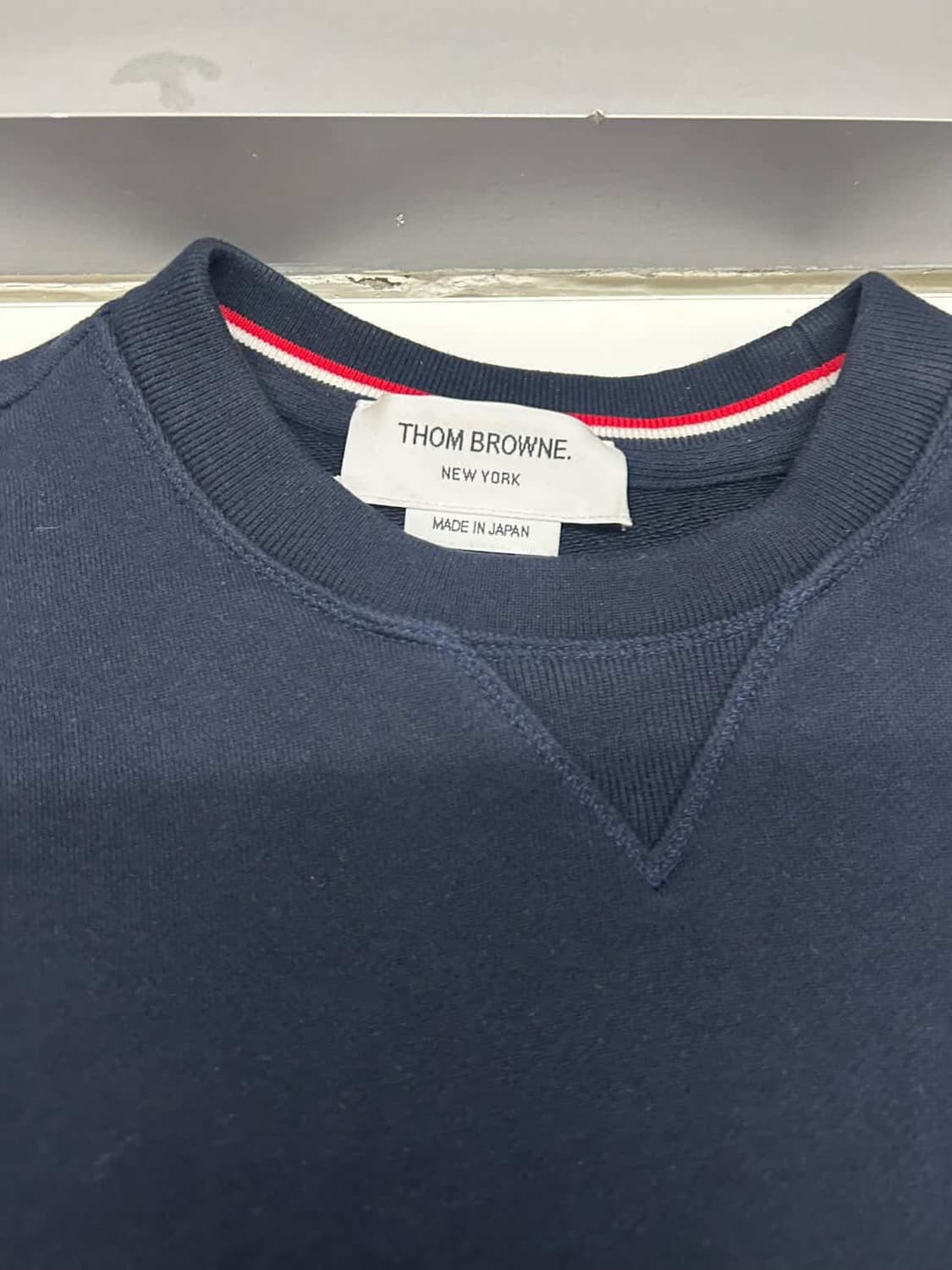 톰브라운 맨투맨 네이비 상품이미지1