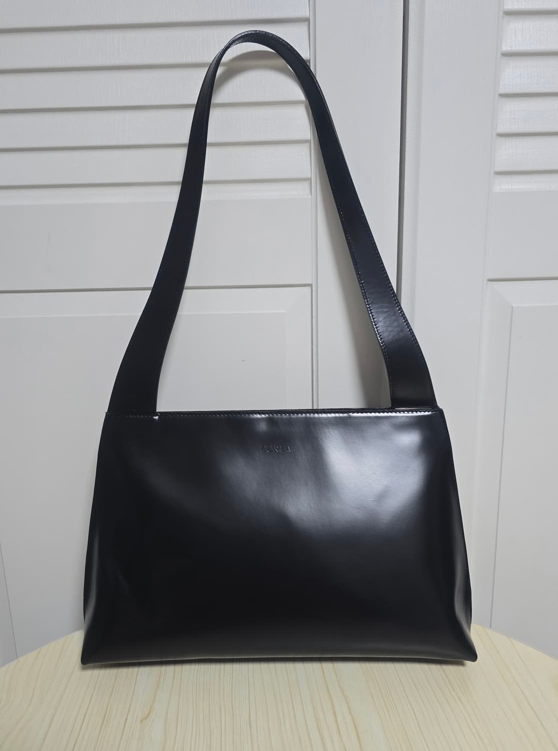 FURLA 훌라 페이턴트 레더 호보백 블랙  상품이미지1