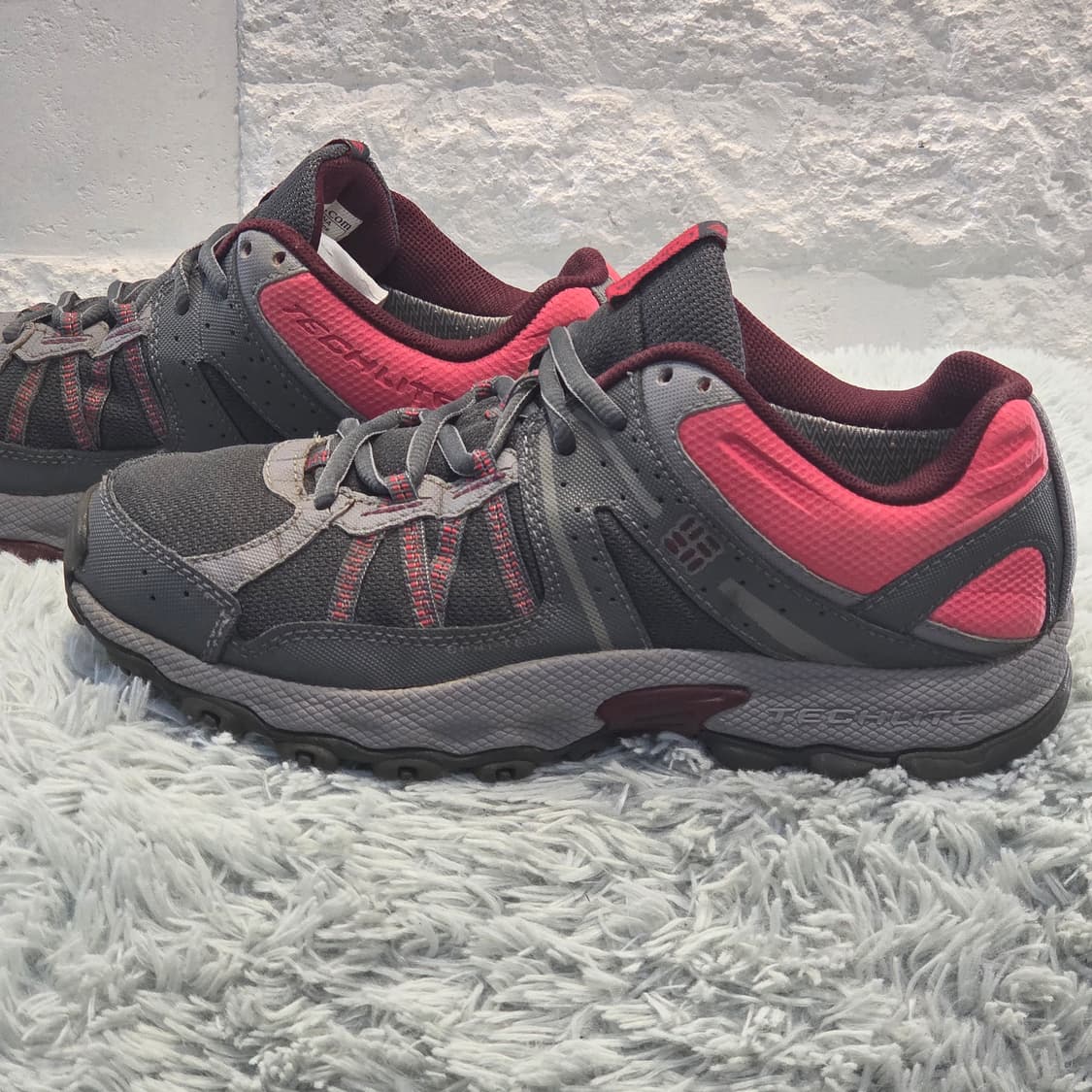 3q-18:컬럼비아 테크라이트 그레이 핑크 트레일 러닝화 (240mm) 상품이미지2