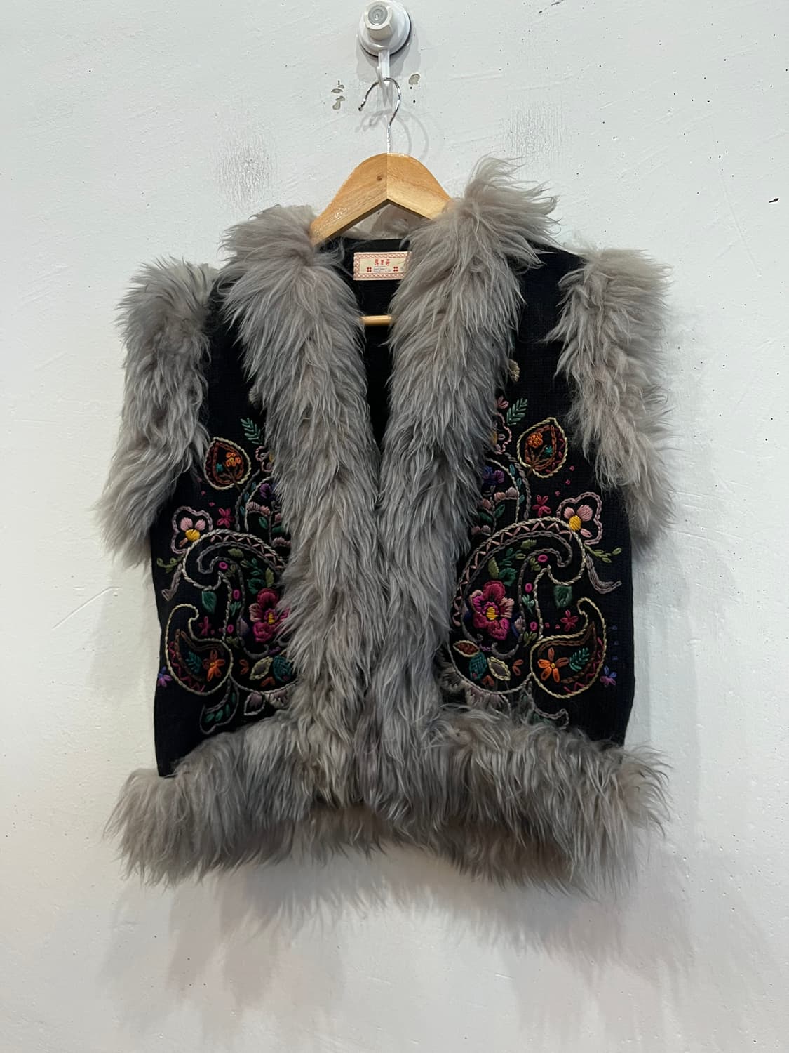 JPN 양털 울 자수 베스트 조끼  상품이미지1