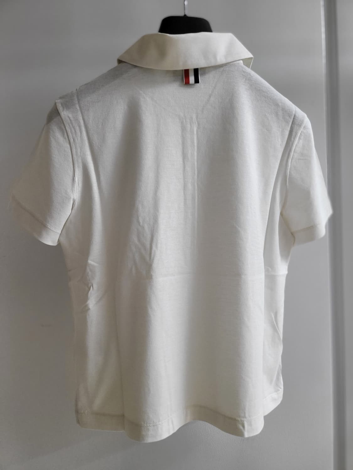 클래식의 정석, 톰브라운(Thom Browne) 라운드 칼라 폴로 셔츠  상품이미지2