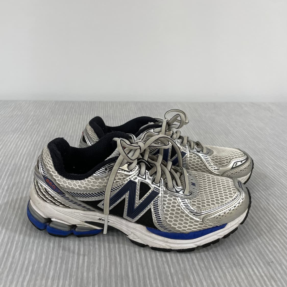 757) 뉴발란스 860v2 메탈릭 실버 225mm 상품이미지1