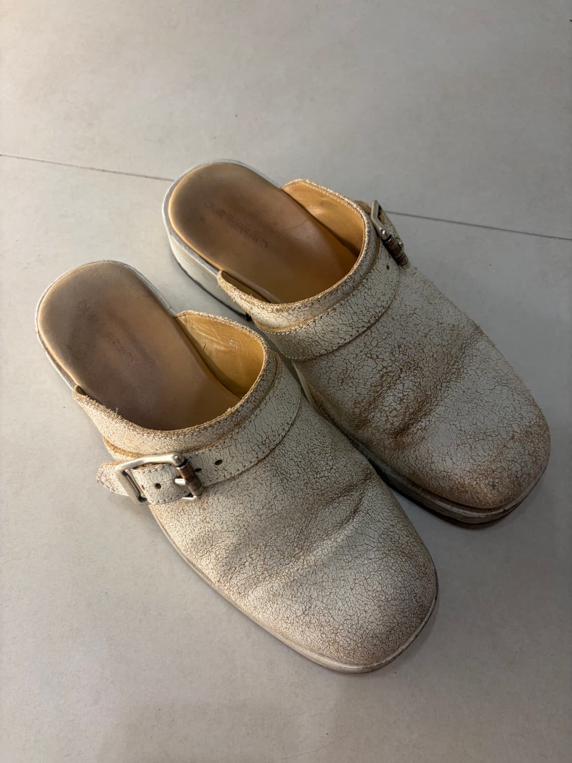 [270, 42] 아워레가시 카미온 뮬 크랙 화이트 상품이미지1