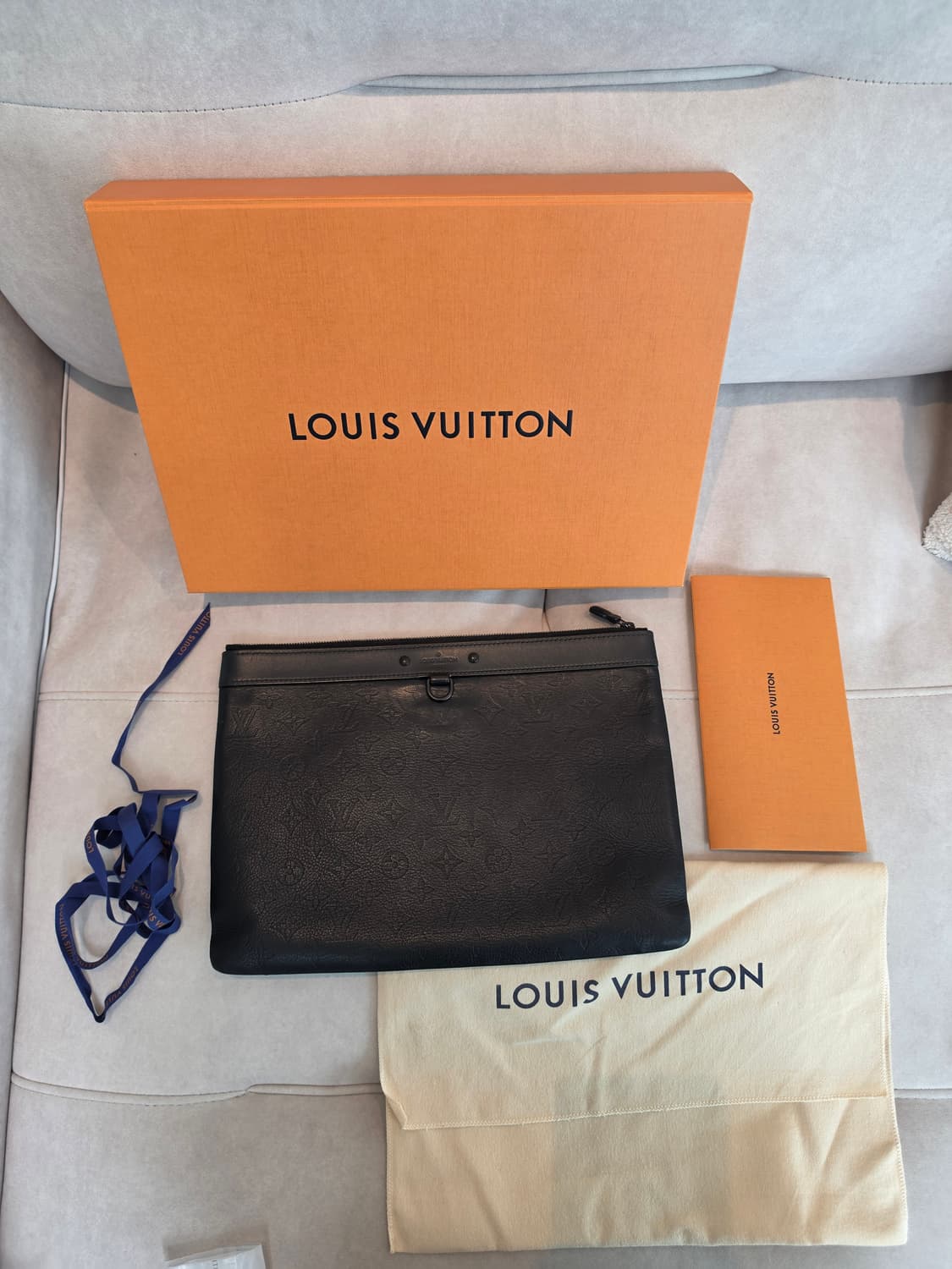 루이비통 모노그램 섀도우 레더 포쉐트 클러치 블랙 상품이미지1