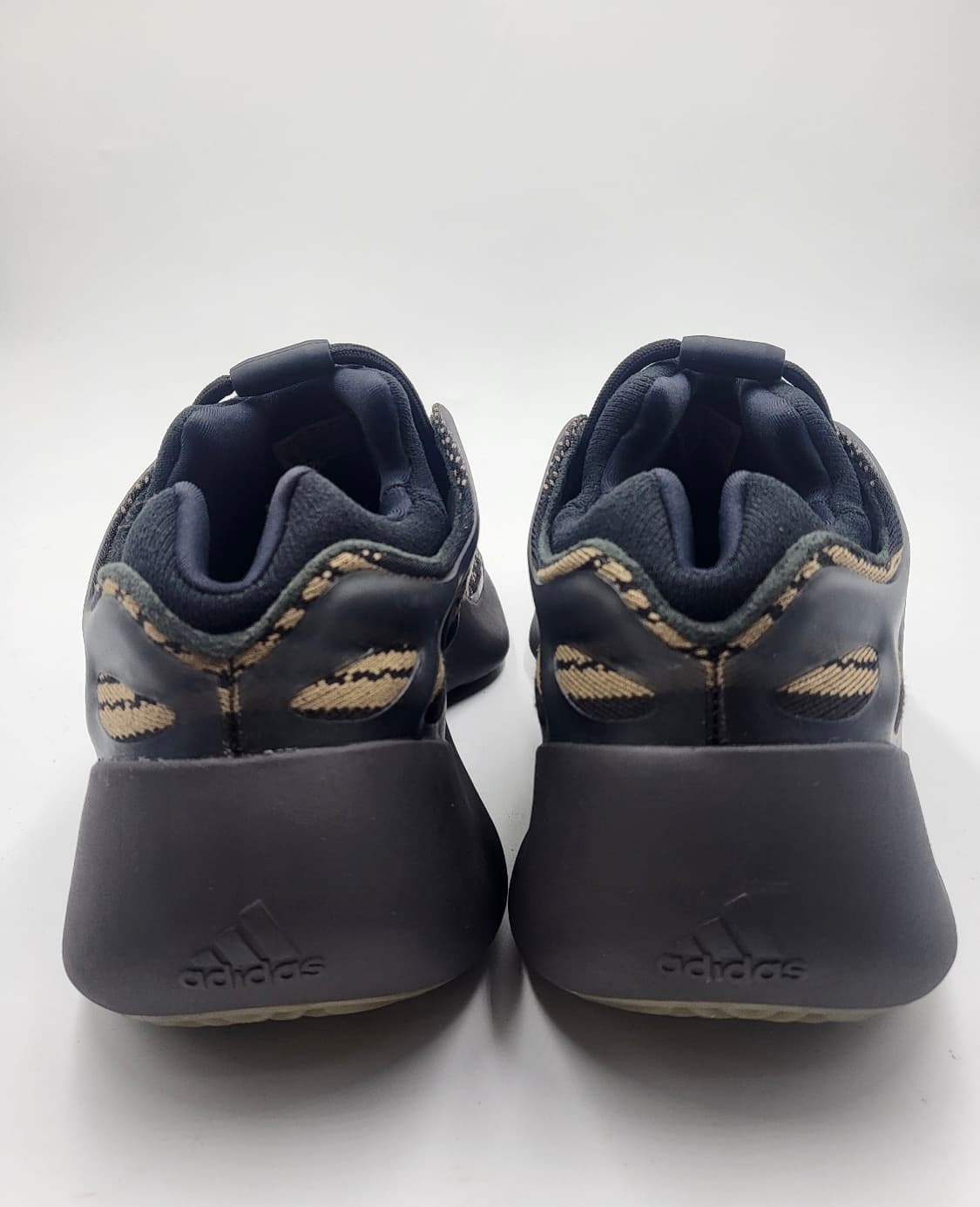 아디다스 이지 700 V3 클레이 브라운 280 솔닷케어완료 상품이미지2