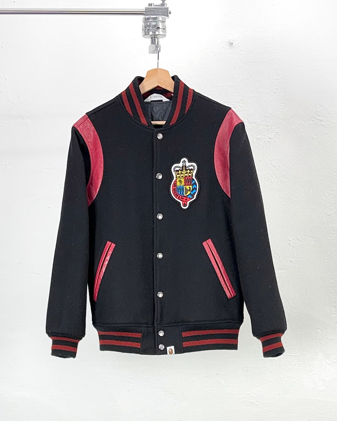 베이프 10aw 엠블럼 패치 멜튼 레더 퀼팅 바시티 자켓 상품이미지1