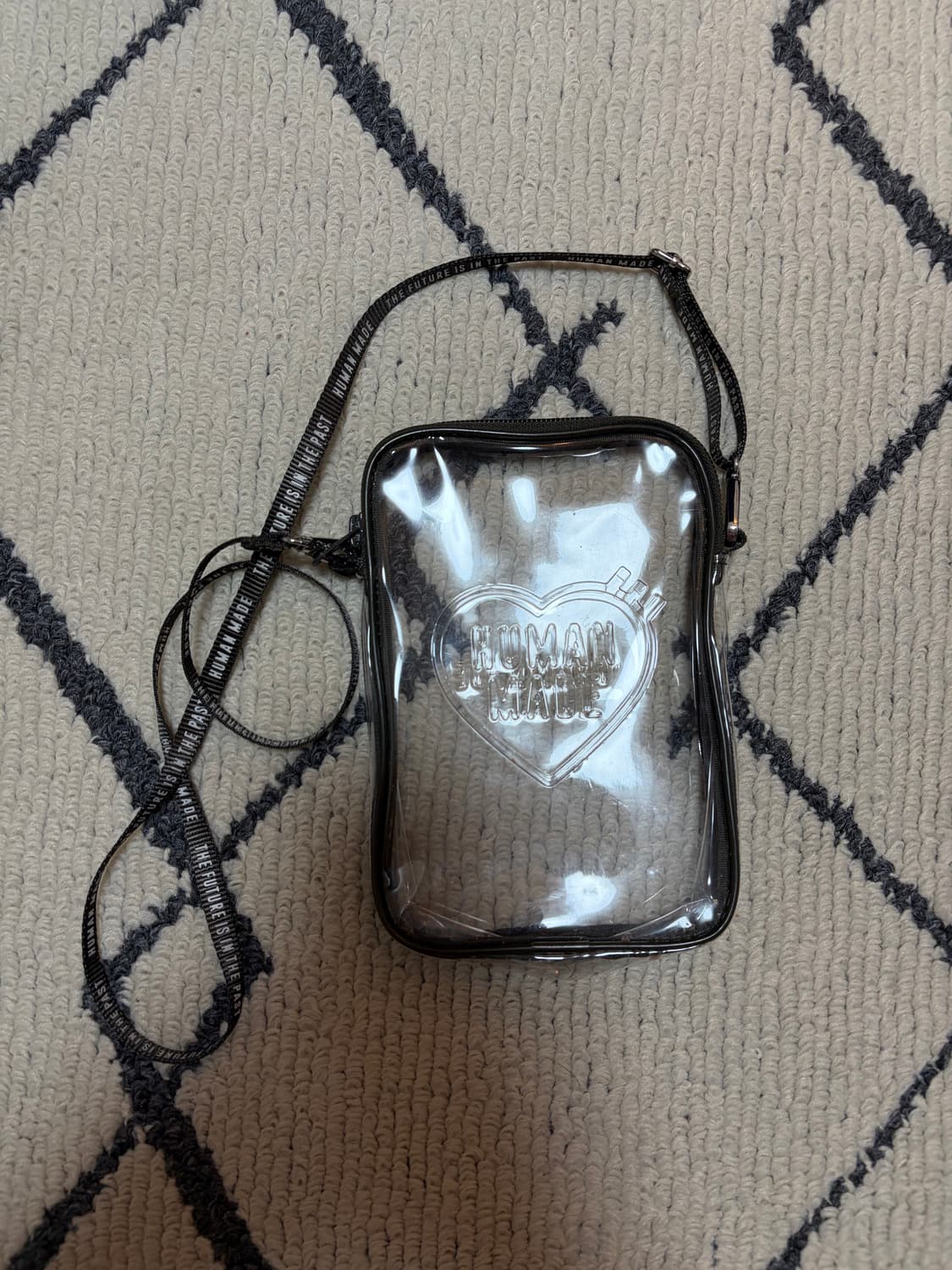 휴먼메이드 pvc 크로스백 상품이미지1