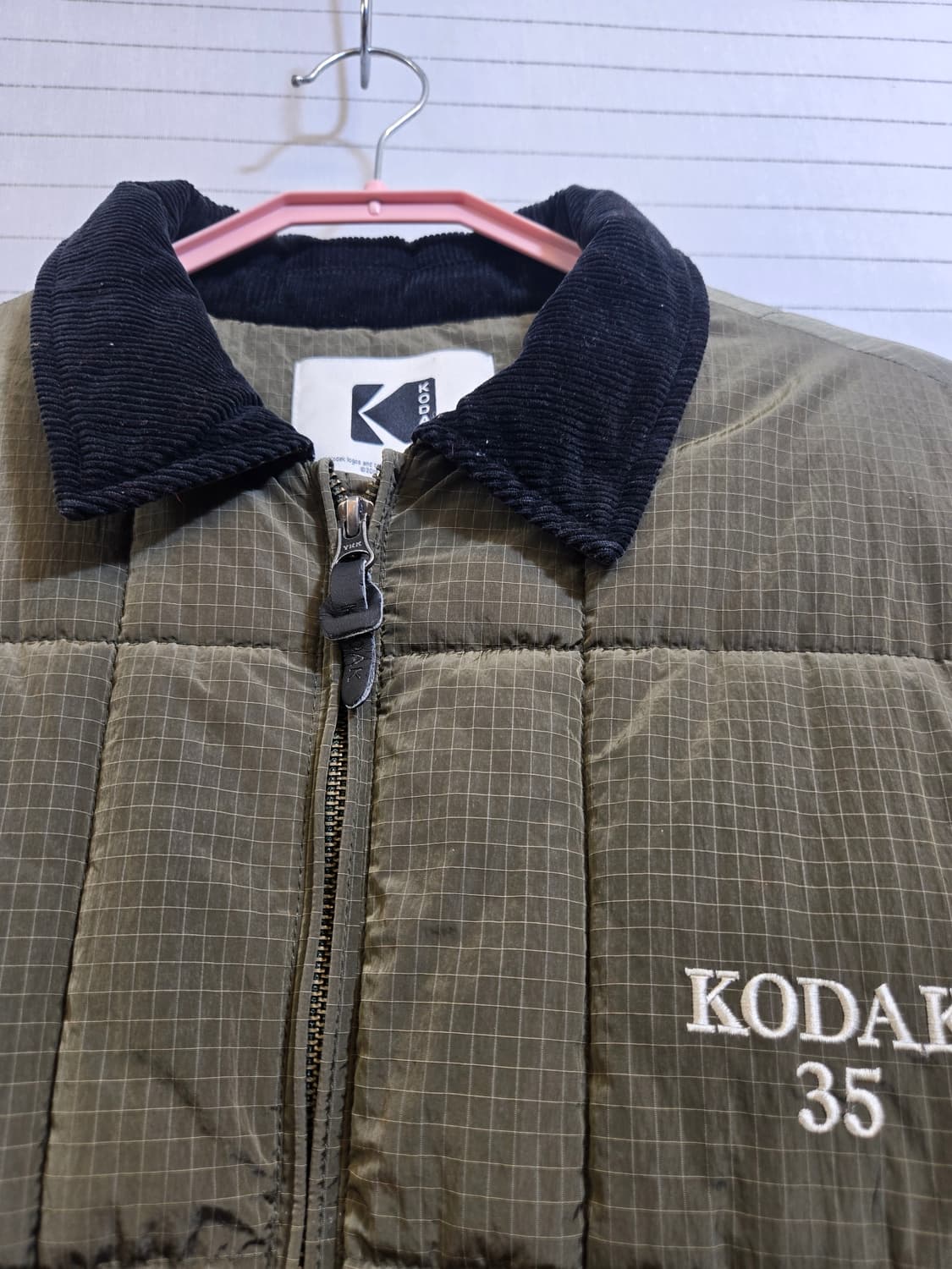 코닥 35주년 숏 패딩 자켓 카키색 상품이미지2