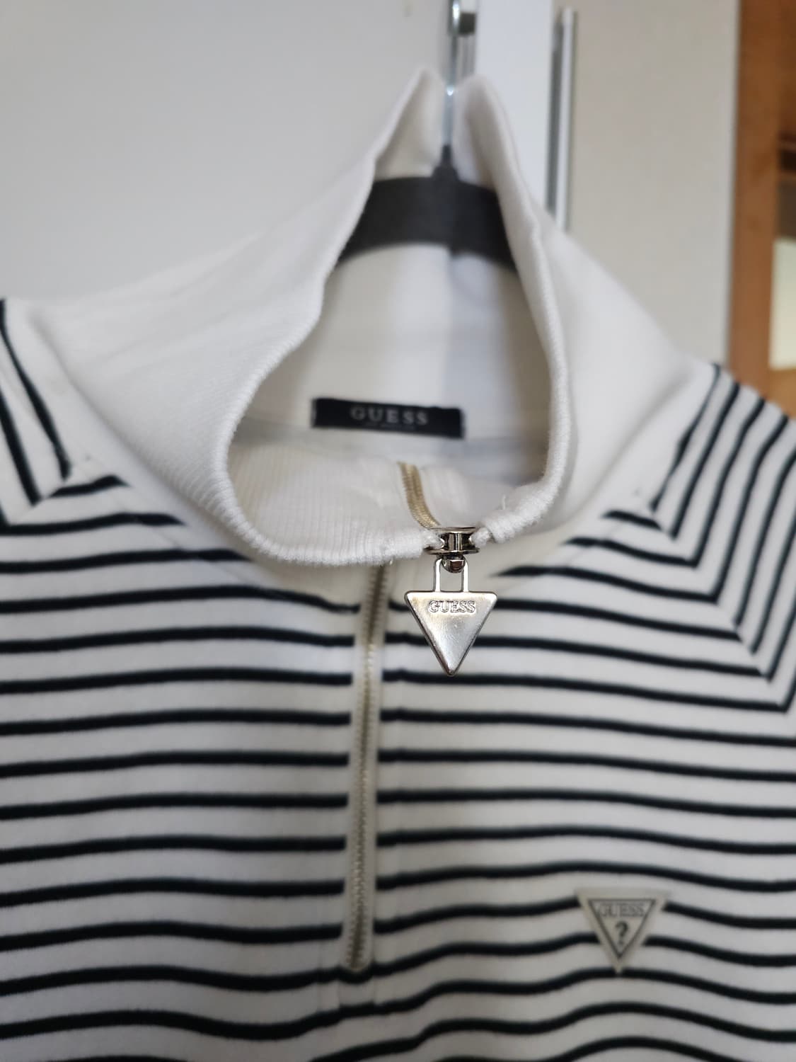 게스 스트라이프 기모 반집업 맨투맨 상품이미지3