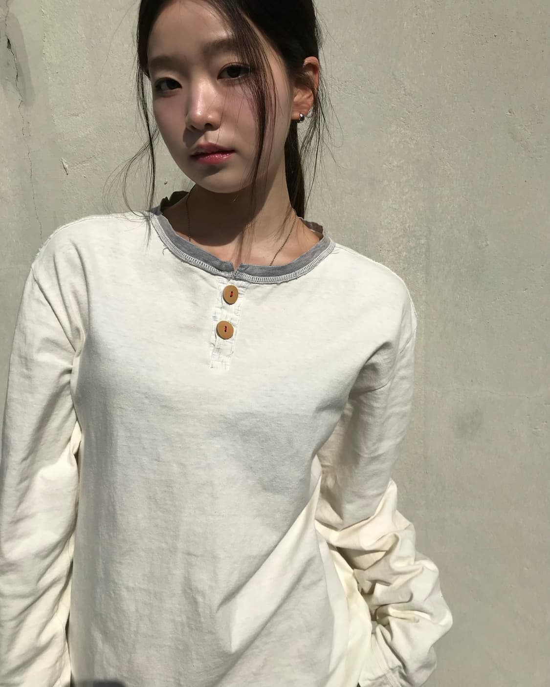 아이보리 버튼 헨리넥 롱슬리브  상품이미지4