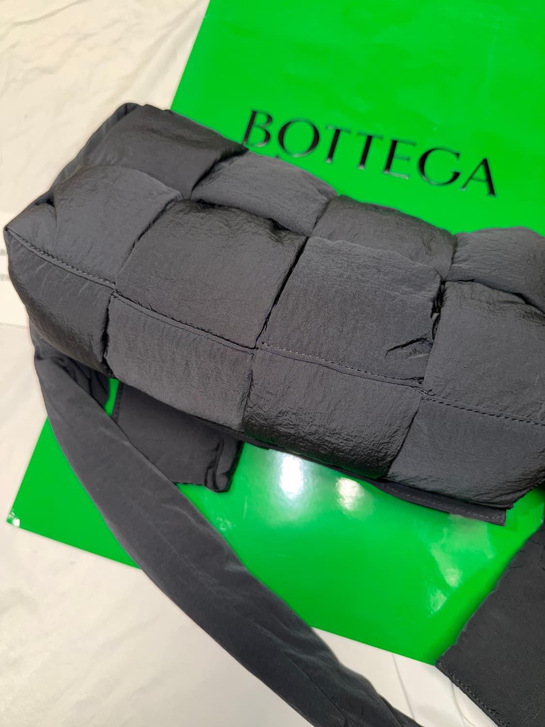 [OS] 보테가베네타 패딩 카세트백 상품이미지7