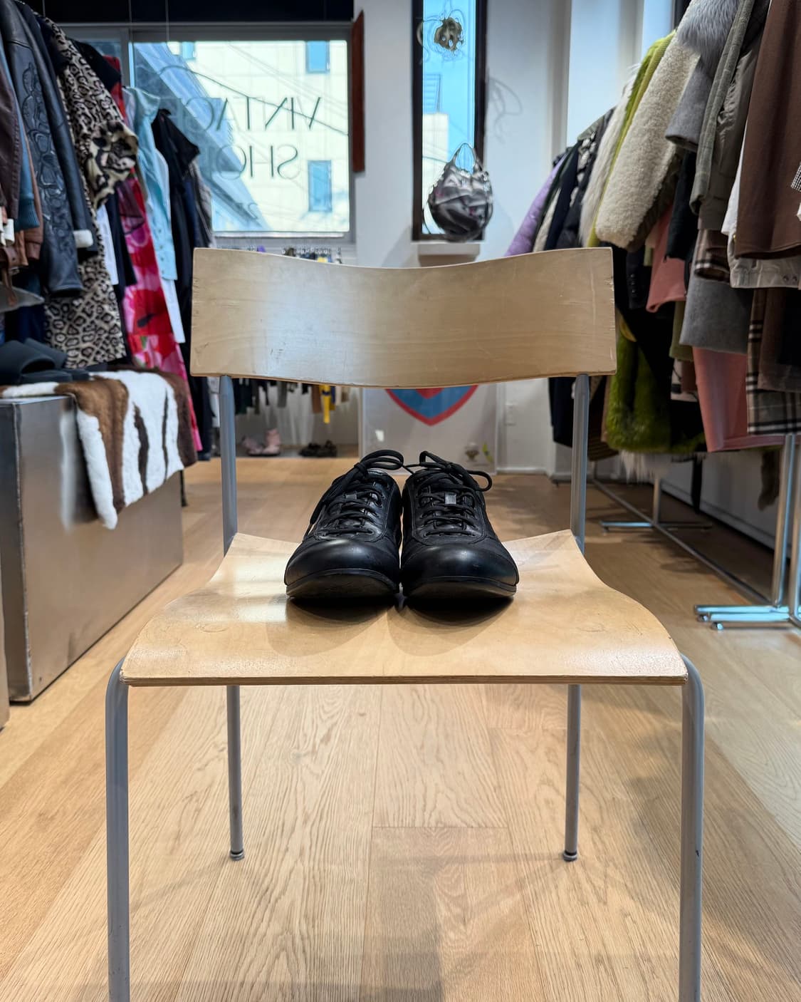 프라다 블랙 레더 스니커즈  상품이미지2