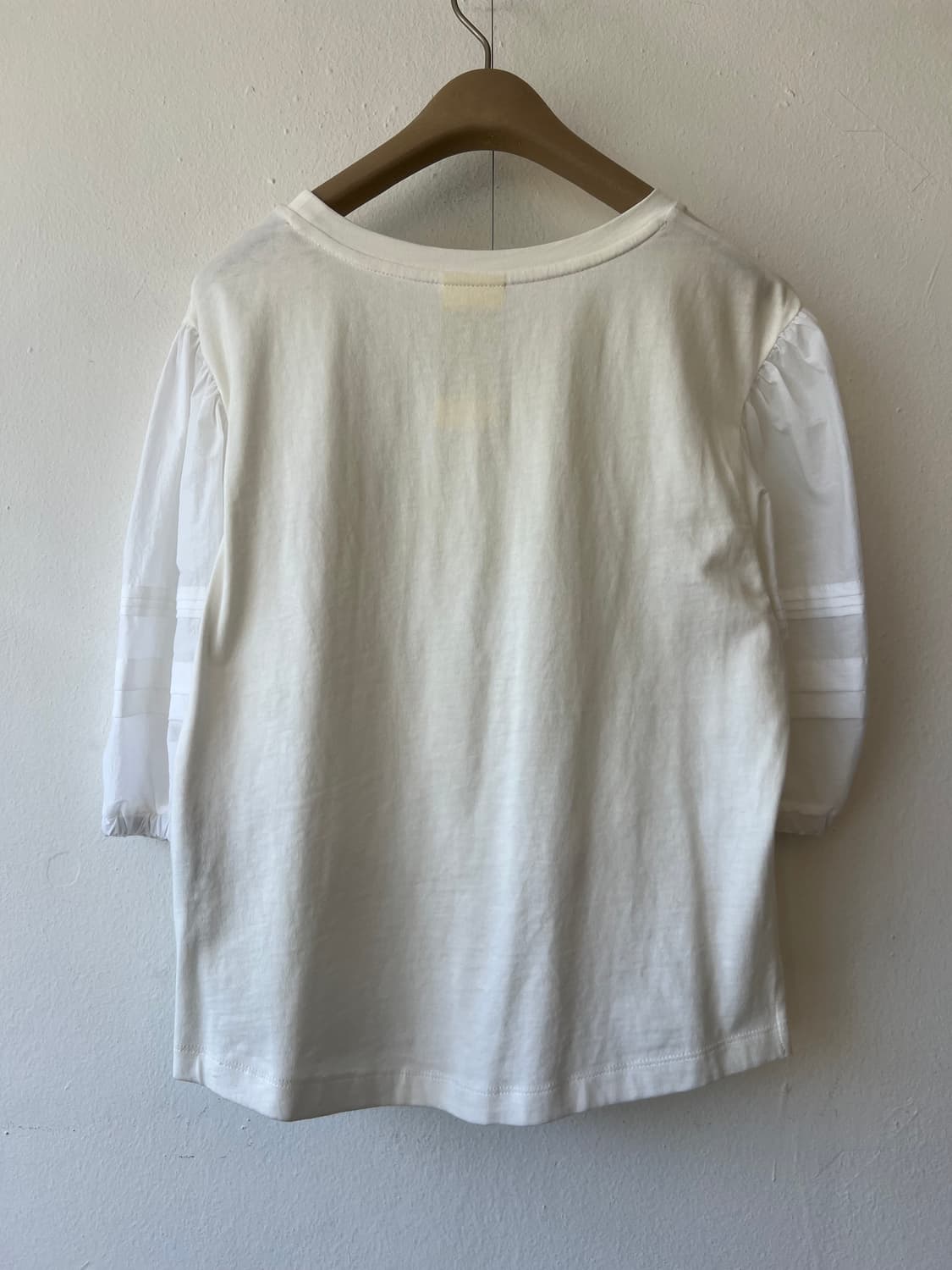 럭키슈에뜨 여성 아이보리 퍼프소매 블라우스 반팔티셔츠 상품이미지3