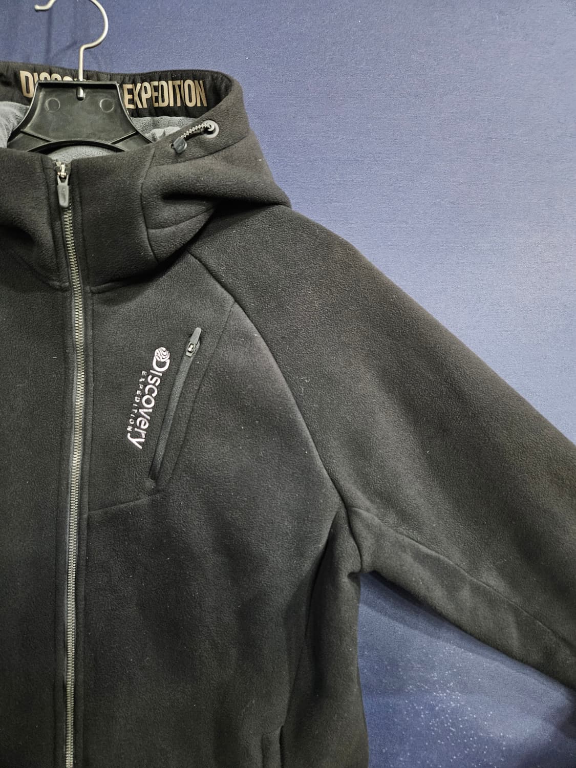 디스커버리 블랙컬러 남성 110 후리스 후드집업 자켓  상품이미지4