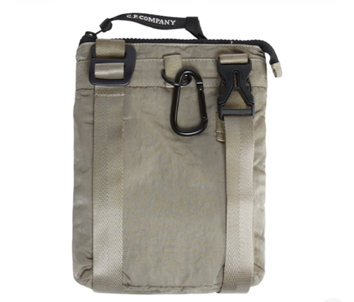 cp컴퍼니 나일론 B 크로스바디 파우치 실버 세이지 브라운 상품이미지2