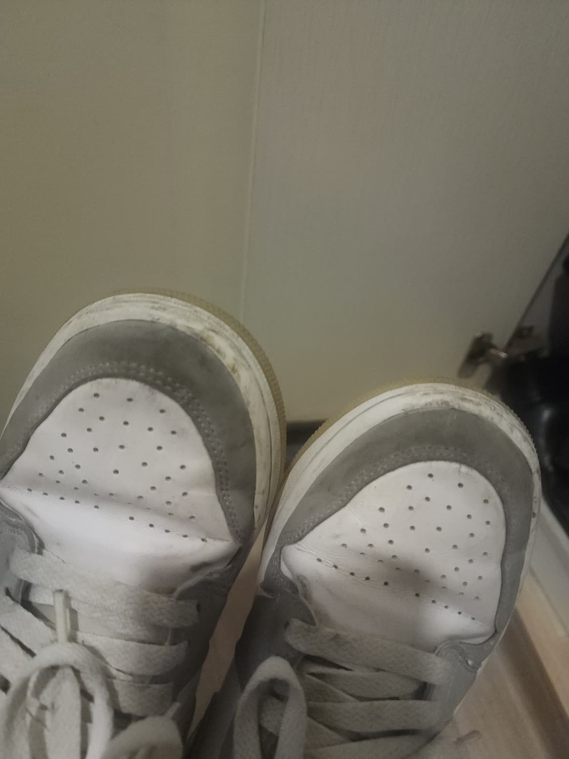 나이키 조던 1 미드 울프 그레이 여성 상품이미지7