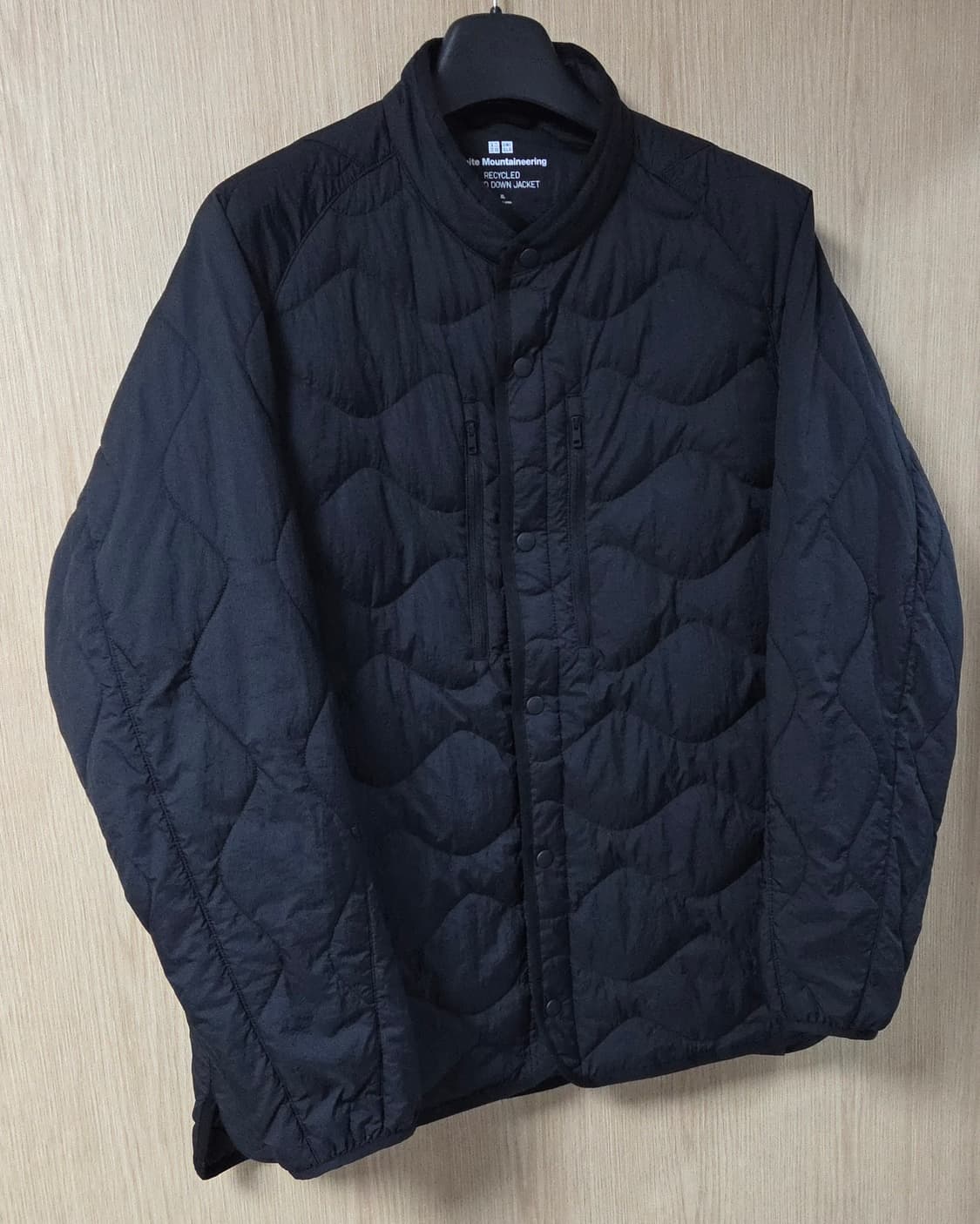 유니클로 화이트마운티니어링 경량 패딩 하이브리드 상품이미지2