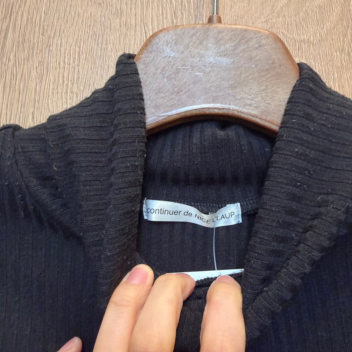 빈티지 터틀넥 롱슬리브 니트 골지 배색 셔링 퍼프 슬리브 디테일 블랙 상품이미지5