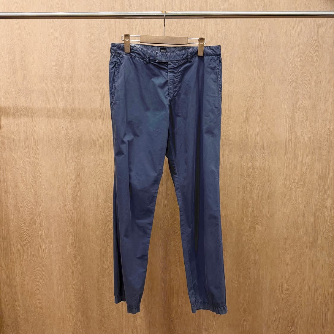 휴고 보스 코튼 트윌 팬츠 백 로고 탭 디테일 스트레이트핏 블루 상품이미지2