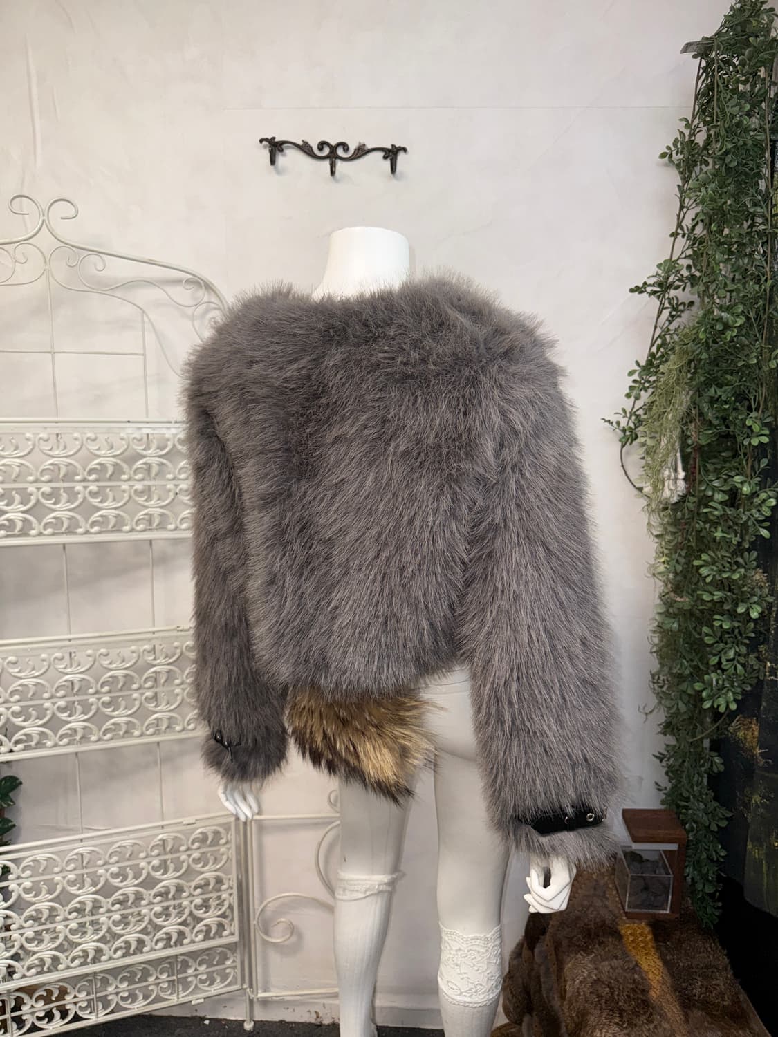Gray belted buckle crop fur jacket  상품이미지6
