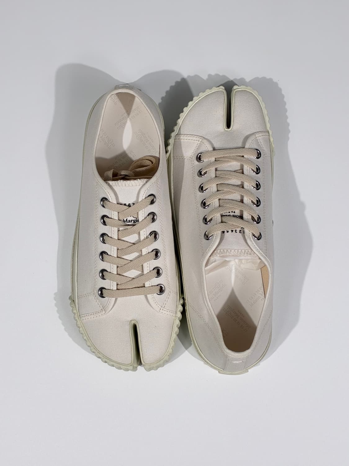 메종 마르지엘라 타비 로우 탑 캔버스 스니커즈 화이트 42사이즈 상품이미지1