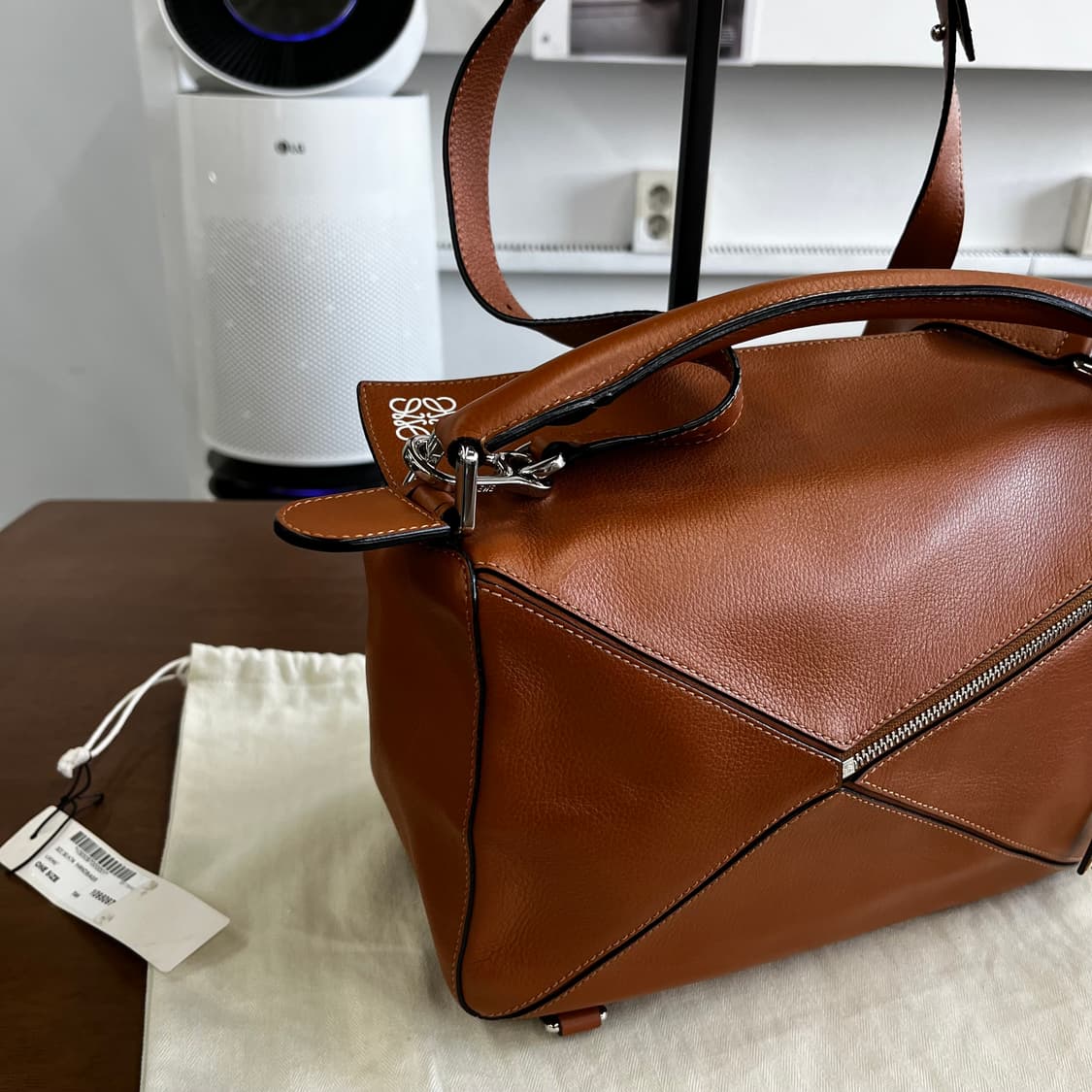 로에베 퍼즐백 라지 탄 (더스트 구성) 상품이미지8