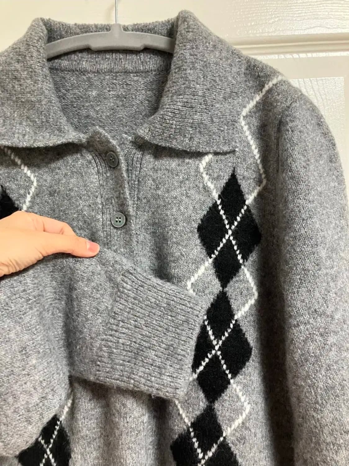 아가일 체크 그레이 카라 니트 상품이미지3