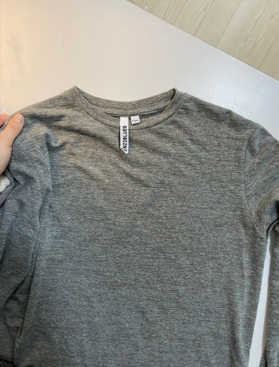 엔조블루스 회색 긴팔티 팔아요 상품이미지1