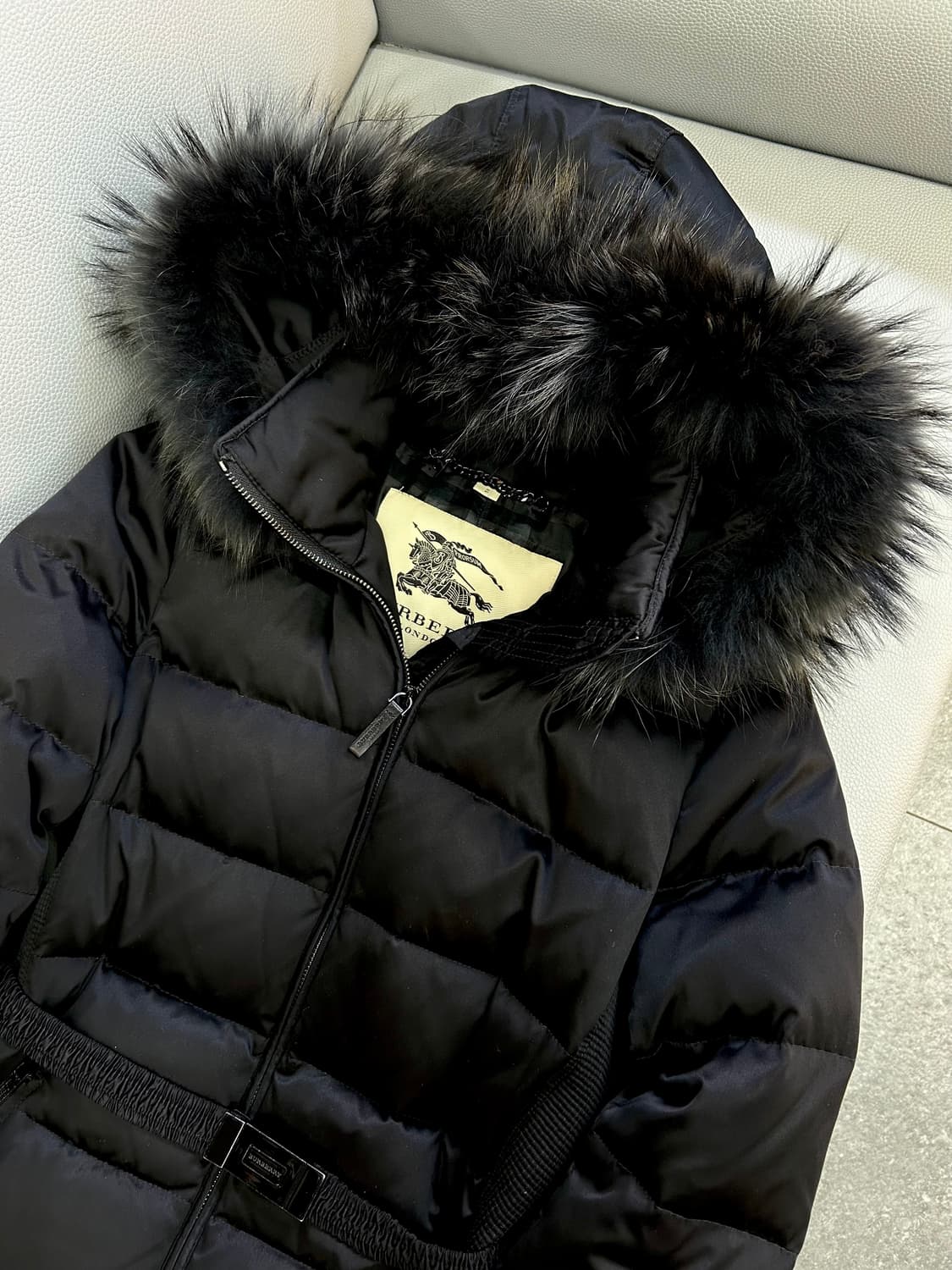 버버리 벨티드 블랙 다운 롱패딩(S) 상품이미지3