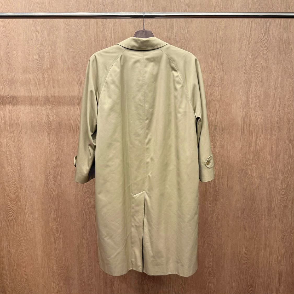 버버리 롱 코트 버튼 클로징 백 슬릿 스트랩 커프스 디테일 베이지 상품이미지3