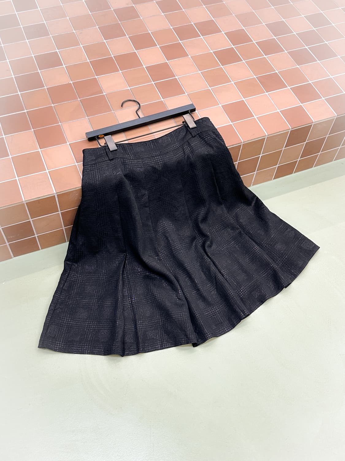 black glitter check pleats midi skirt 상품이미지1