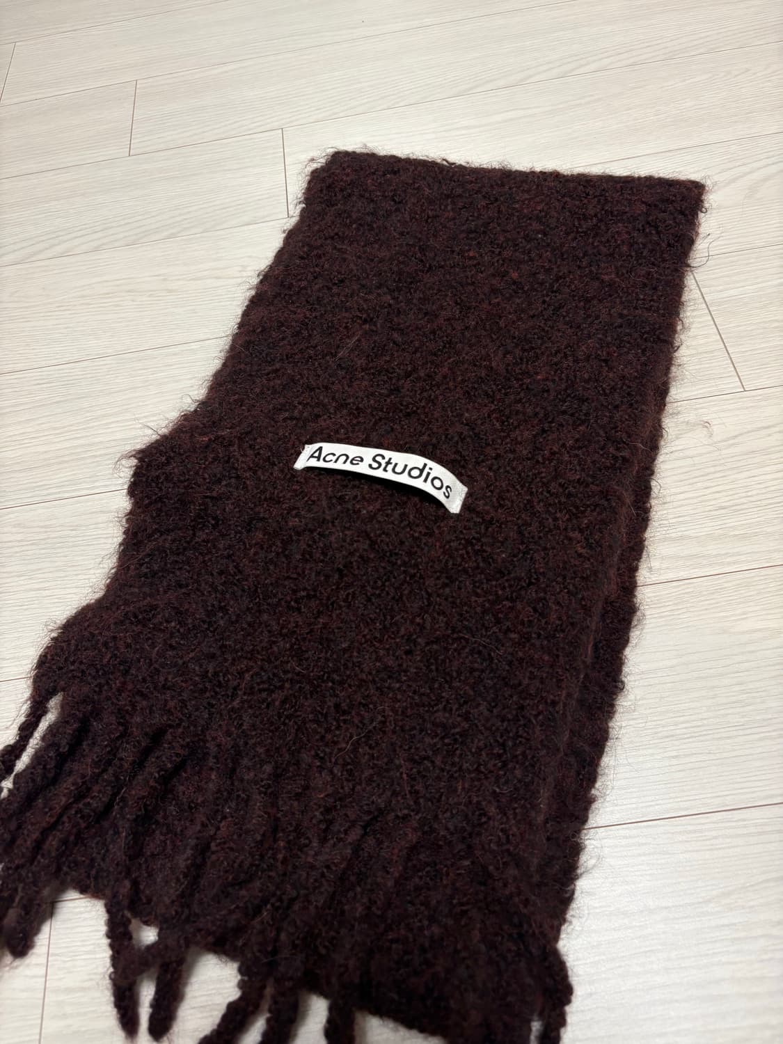 아크네 스튜디오 버건디 브라운 머플러 상품이미지1