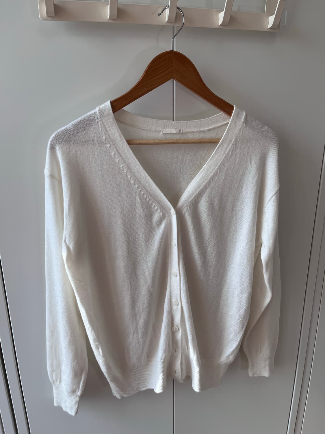 GU 화이트 브이넥 루즈 가디건 상품이미지7