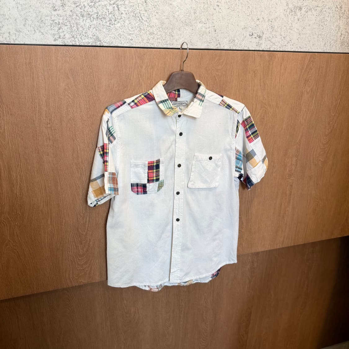 스플렌디드 새티스팩션 반팔 셔츠 패치워크 배색 포켓 디테일 아이보리 상품이미지1