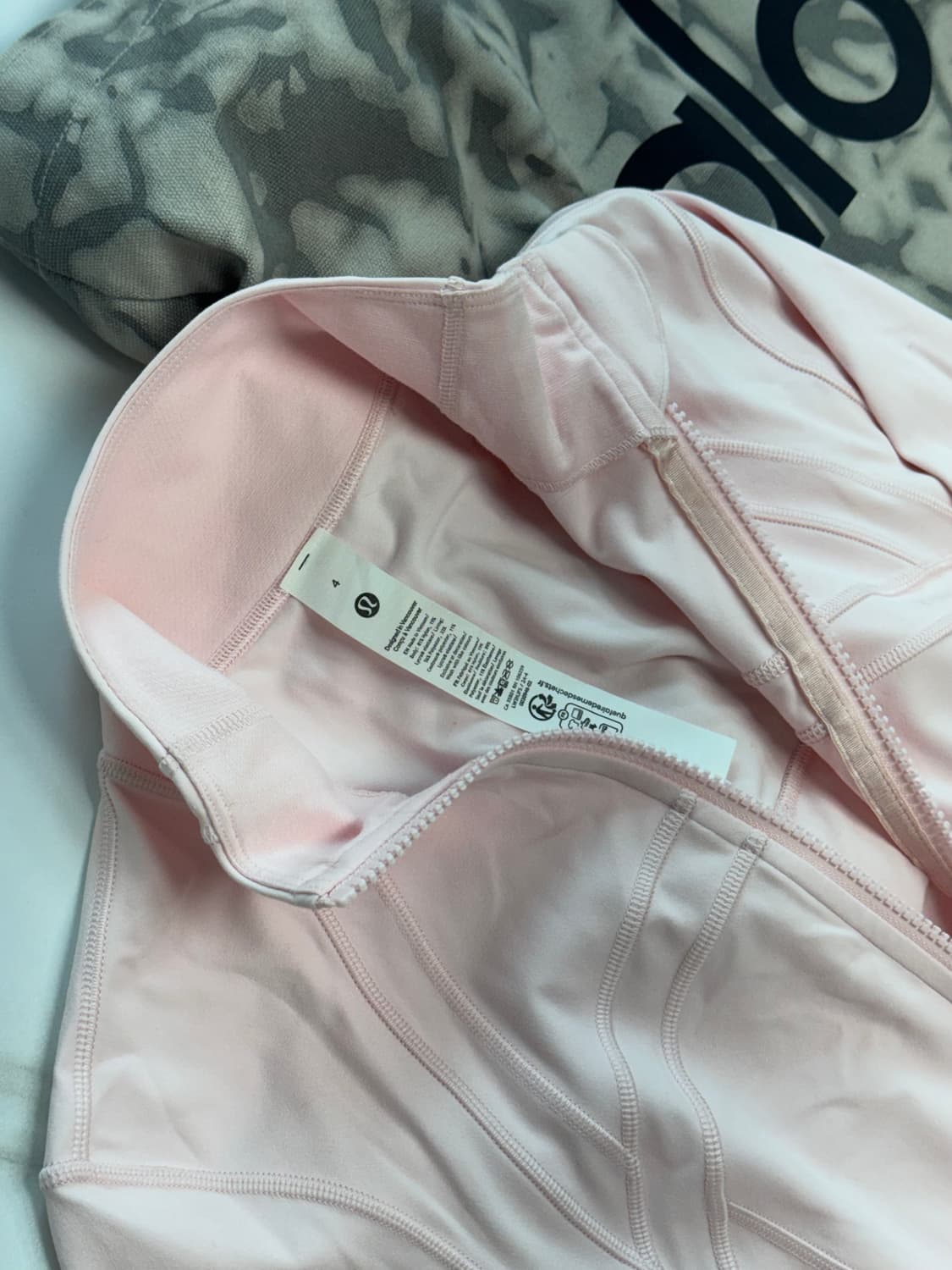 룰루레몬 디파인 자켓 & 알로요가 쇼퍼백 상품이미지2