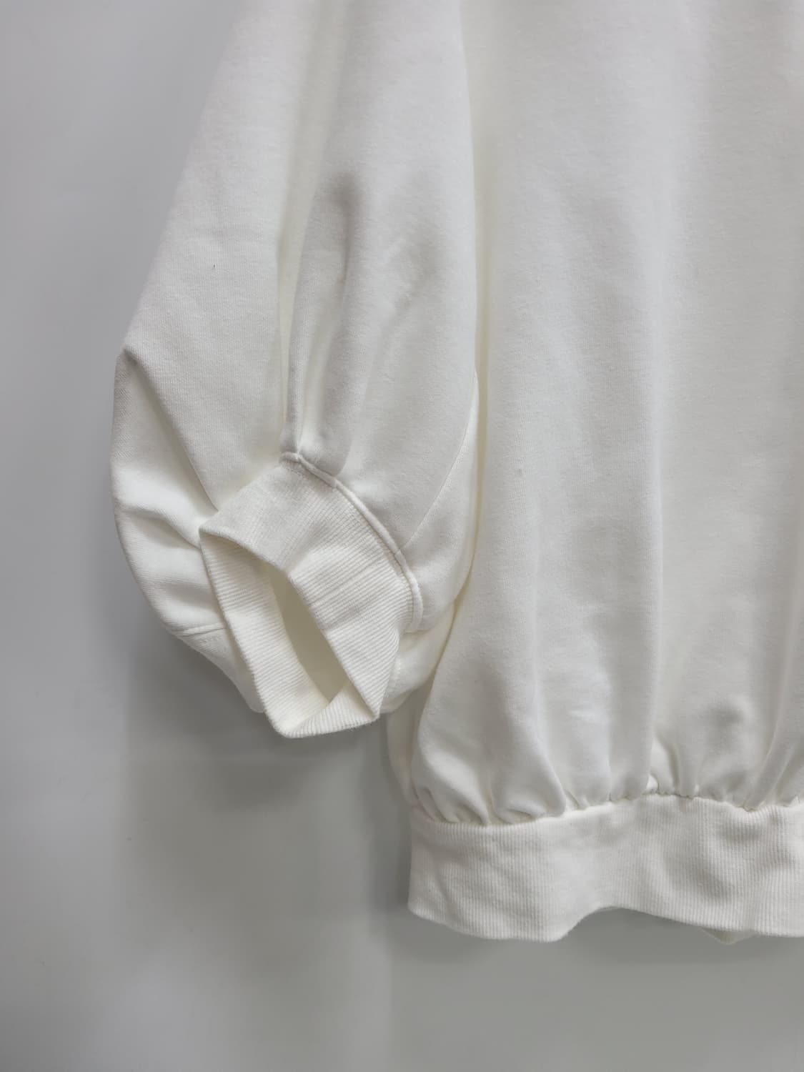 SJYP 22SS 한섬 SJYP 퍼프 슬리브 스웻셔츠 / 여 S 화이트
 상품이미지4