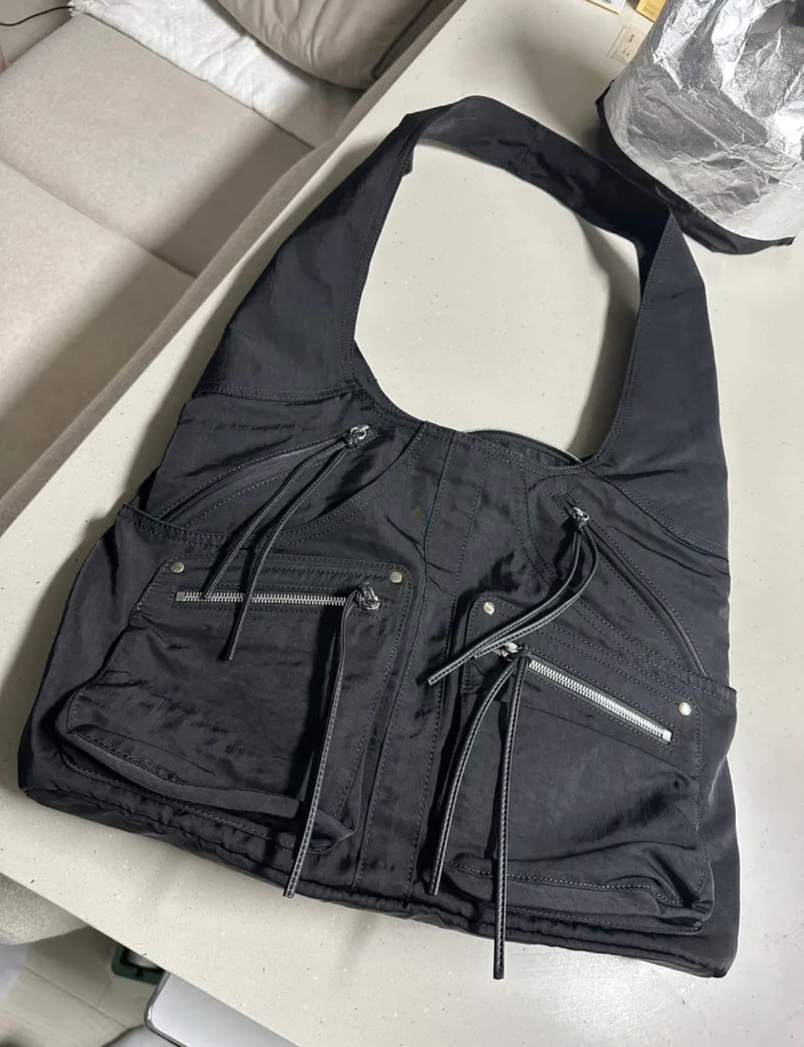 데뷔옹 카고 숄더백 블랙 상품이미지4