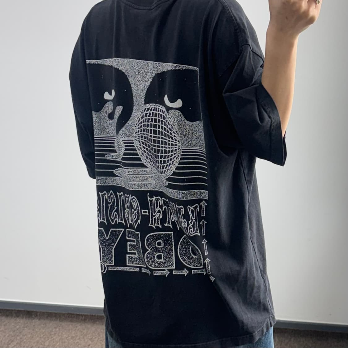 Obey 오베이 백 포인트 그래픽 블랙 반팔  상품이미지2