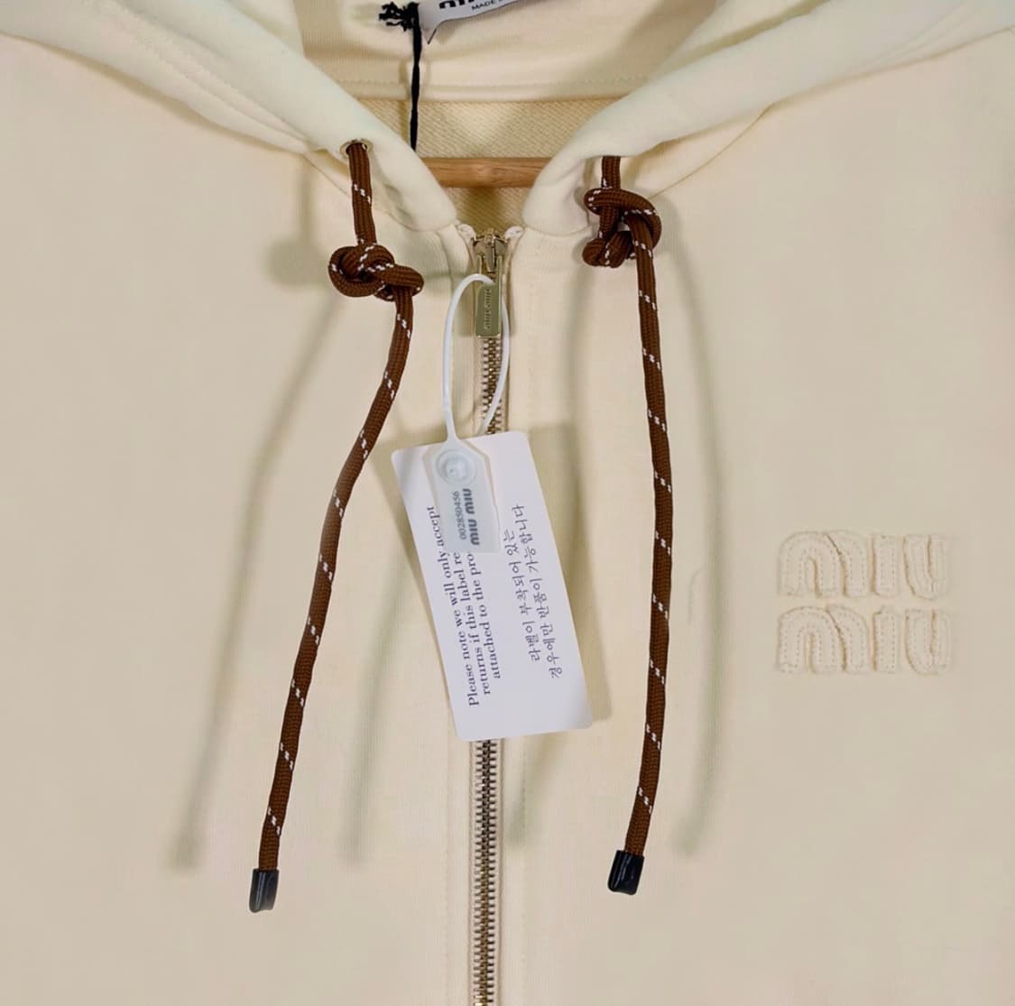 [M] 미우미우 여성 코튼 로고 플리스 지퍼 후드 집업 자켓 내츄럴 크림 상품이미지4
